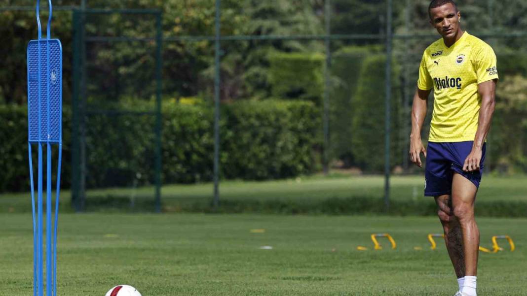 Fenerbahçe’nin yeni kanı Rodrigo Becao ilk antrenmanına çıktı 2